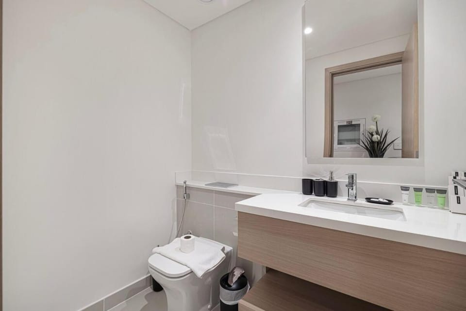 Toilet, Bathroom, towels