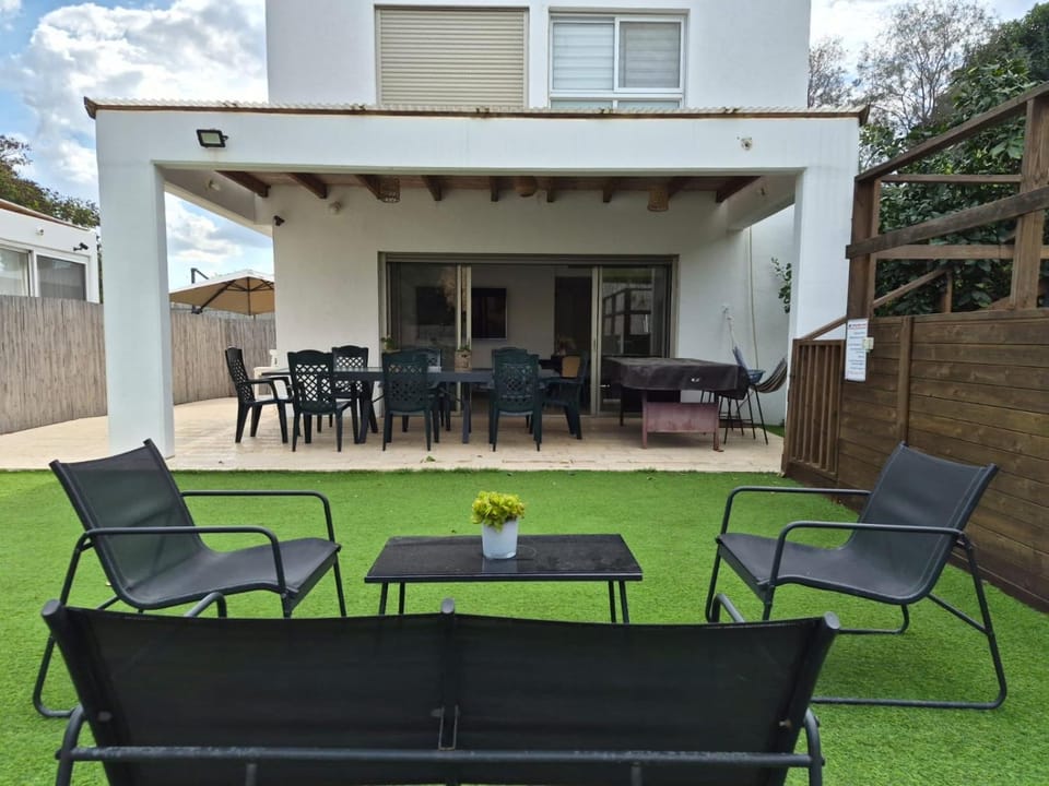 הבית בחוף הים קיסריה Villa in Haifa District