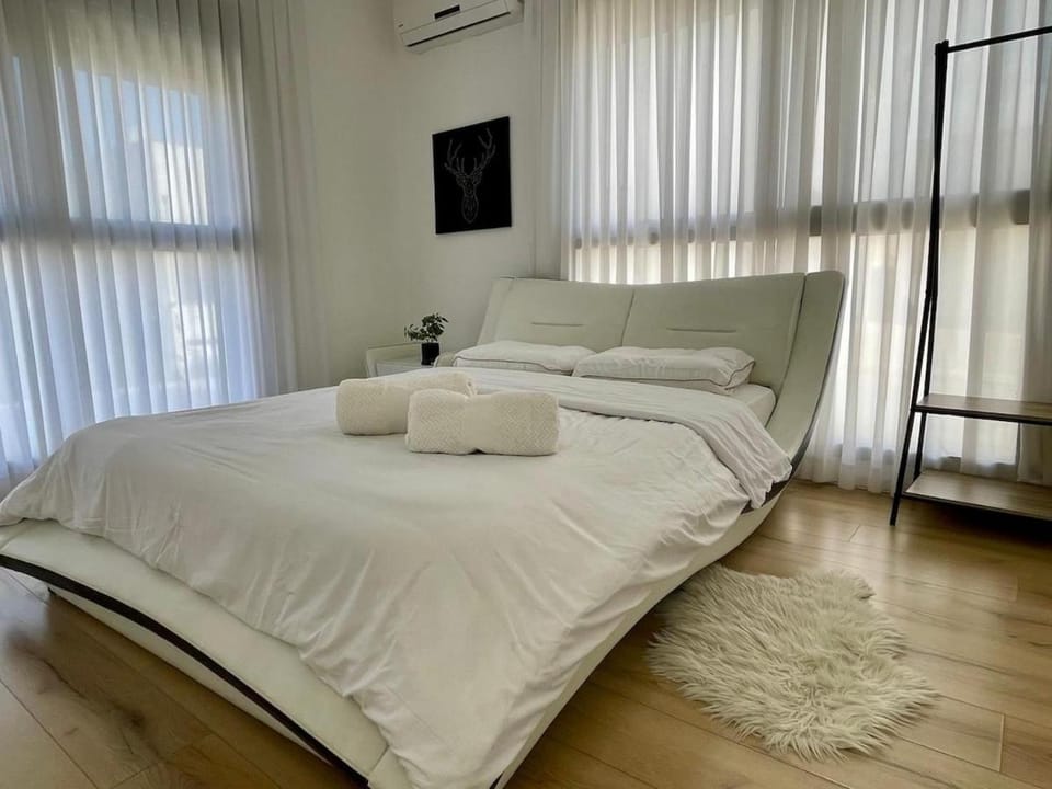 הבית בחוף הים קיסריה Villa in Haifa District