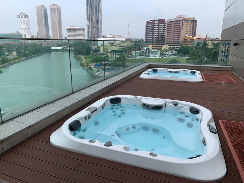 Hot Tub, Hot Tub