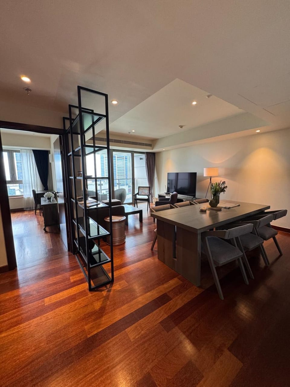 TV and multimedia, Living room, Seating area, Dining area