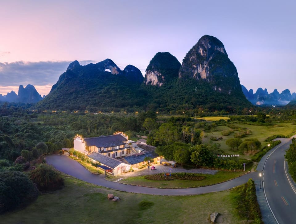 Property building, Day, Neighbourhood, Natural landscape, Bird's eye view, Mountain view