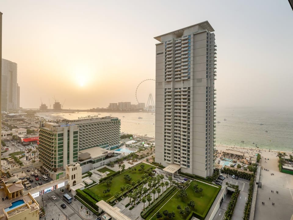 Property building, Day, Natural landscape, Bird's eye view, Beach, City view, Sea view, Location