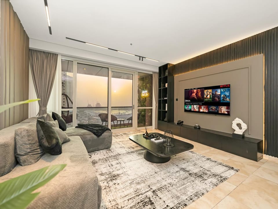 Communal lounge/ TV room, TV and multimedia, Living room, Seating area, Evening entertainment