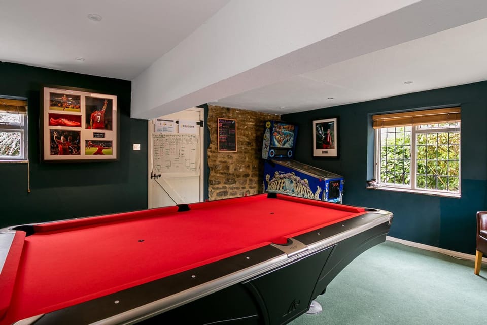 Beautiful 5-Bedroom Home with Cinema & Games Room House in Cherwell District