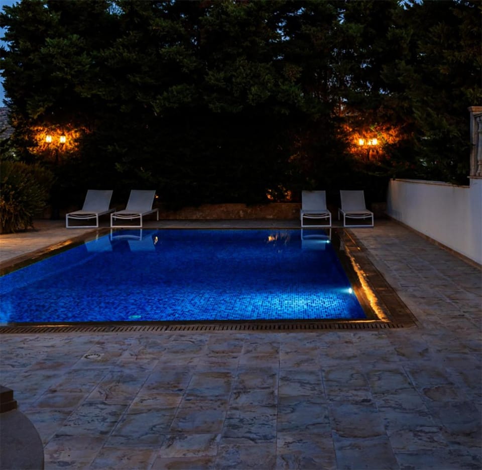 Night, Pool view, Swimming pool, sunbed