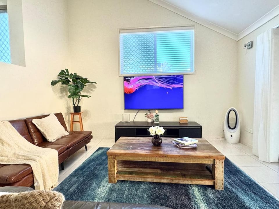 Steps from Sunnybank Hills Shopping Spacious Home House in Brisbane