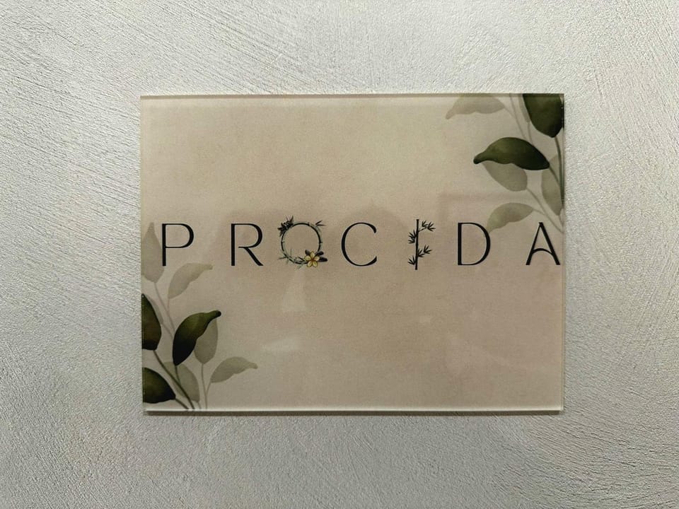 Decorative detail, Text overlay