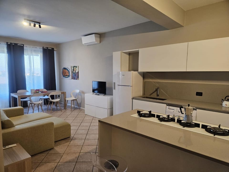 Coffee/tea facilities, Kitchen or kitchenette, Living room, Seating area, Dining area, dishwasher, minibar, oven, stove, toaster