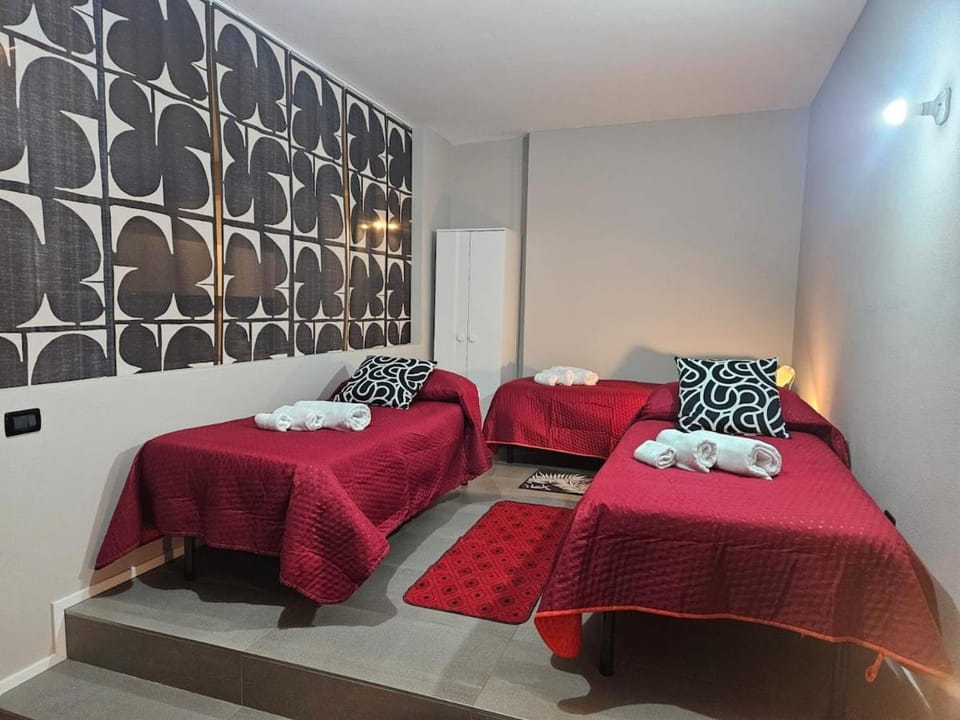 Bed, heating, towels, wardrobe, air conditioner