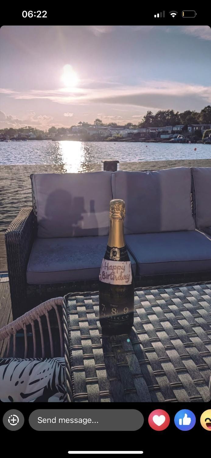 Sunset Luxury lakeside lodge with hot tub Apartment in Tattershall