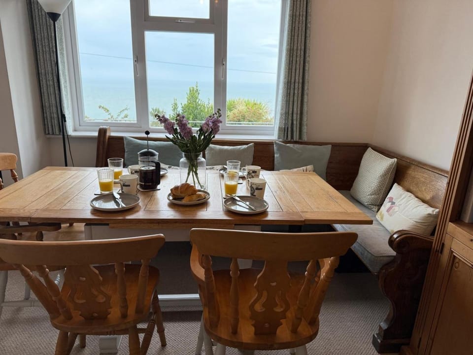 Bella Vista,Sea Views,Dog Friendly,Parking,Sleep 4 House in Ventnor