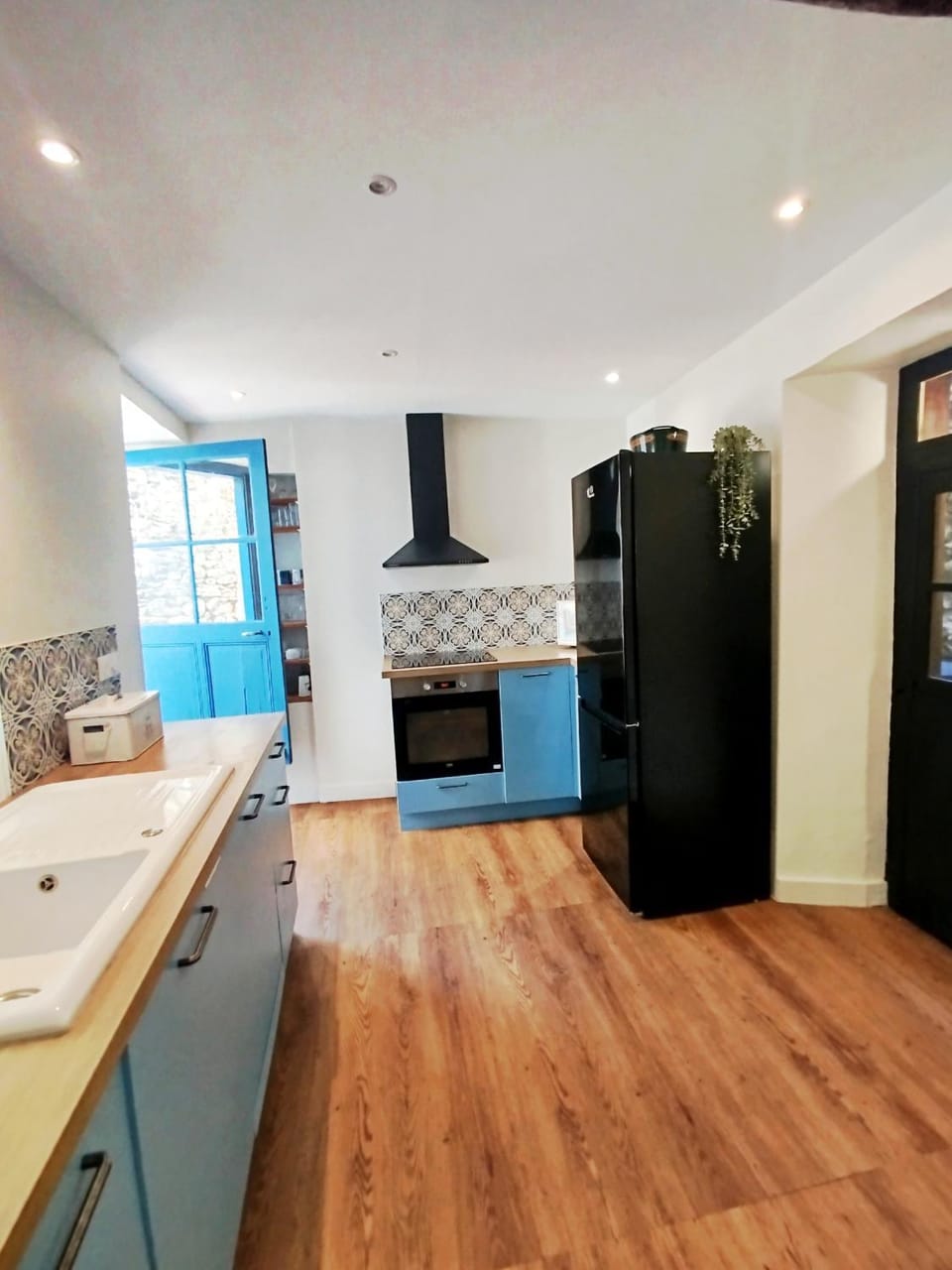 Kitchen or kitchenette, oven, stove