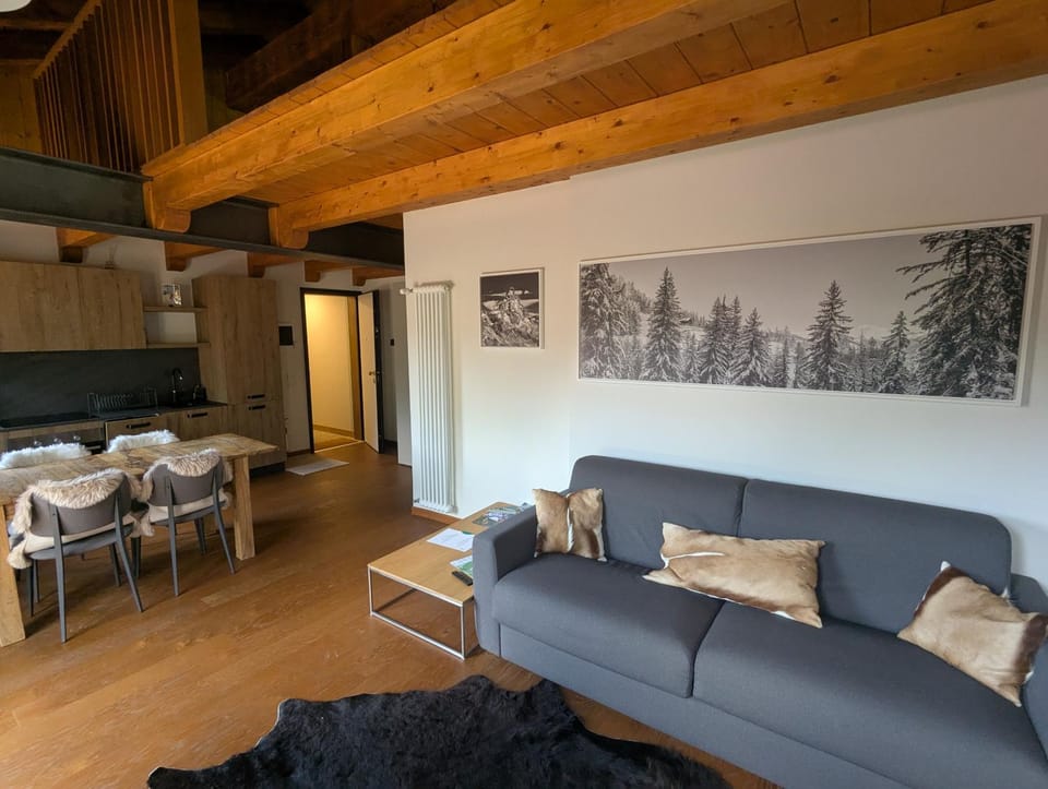 Kitchen or kitchenette, Living room, Seating area, kitchen