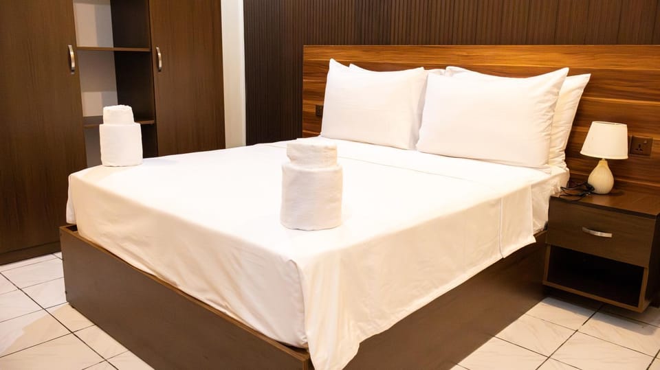Bed, Bedroom, towels