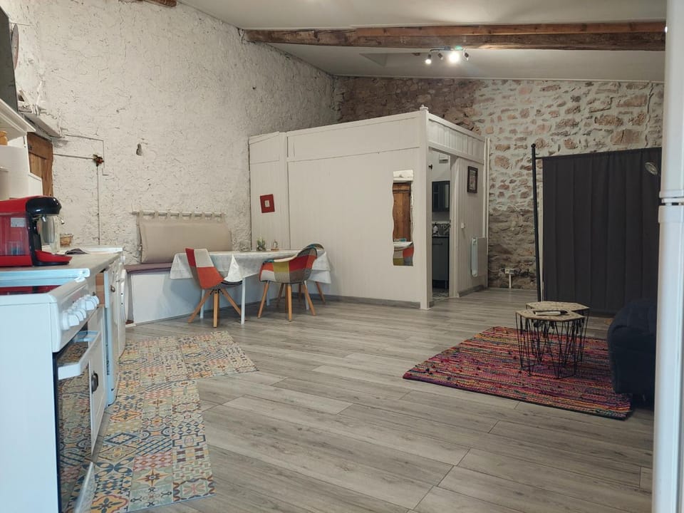 Les Maisons de Gaia chambres privées climatisées avec salle de bains privatives Bed and Breakfast in Occitanie
