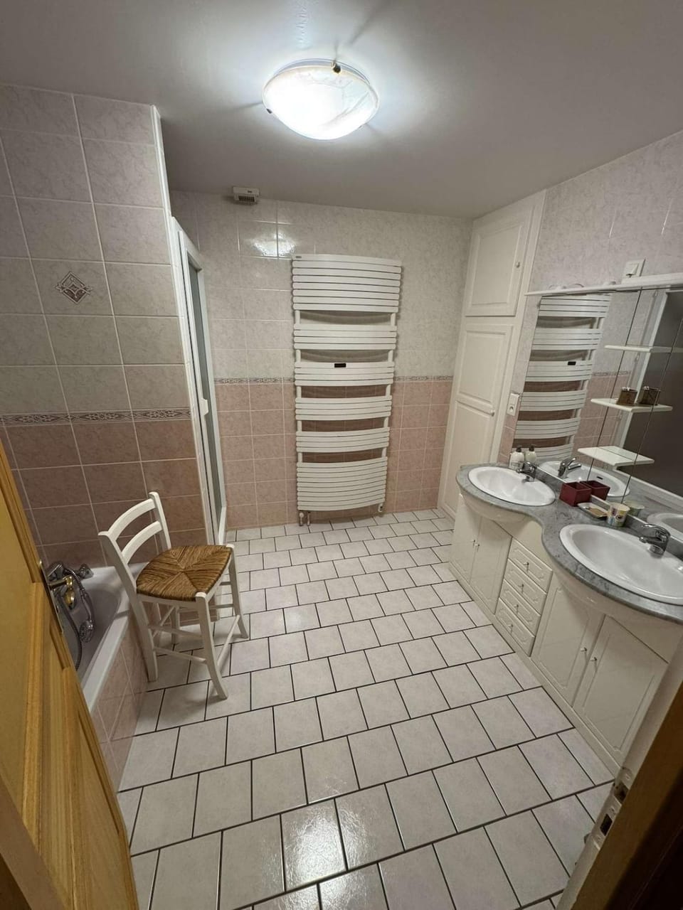 Corps de ferme rénové avec goût, à 5min de Murat House in Auvergne-Rhône-Alpes