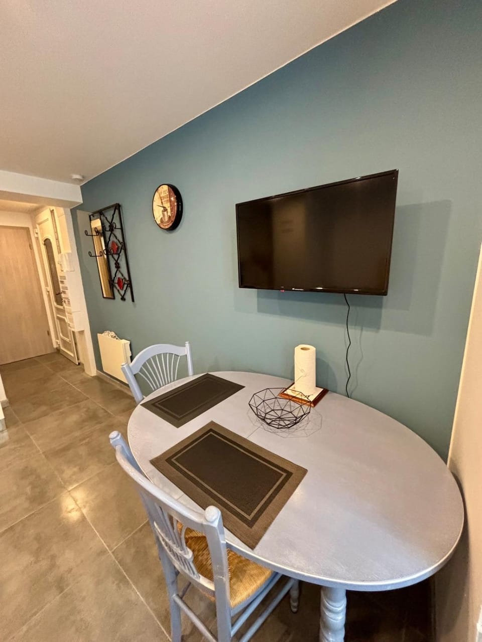 TV and multimedia, Living room, Dining area
