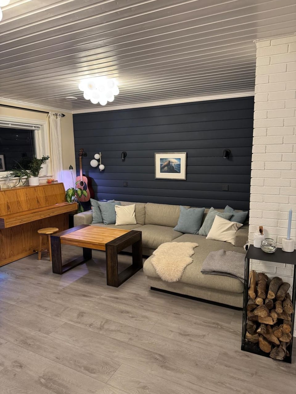 Living room, Seating area