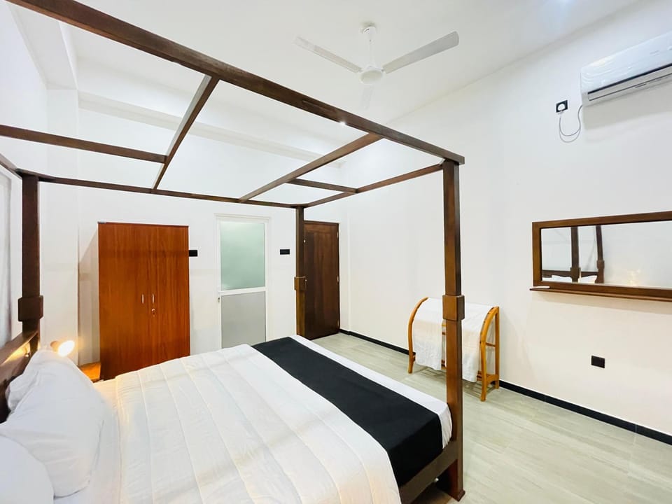 Bed, Photo of the whole room, Bedroom, air conditioner