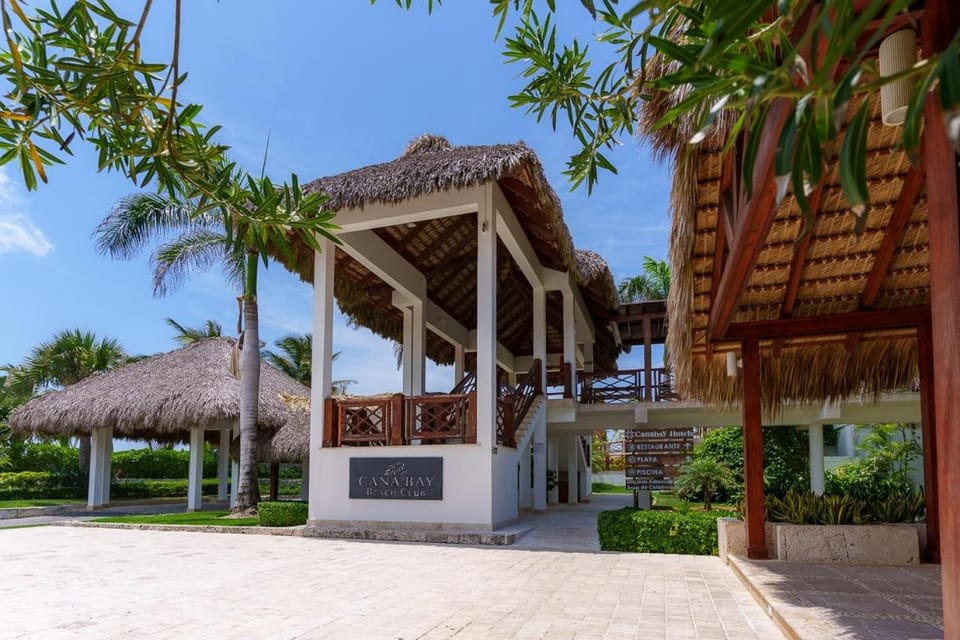 Aqua Fam Swim out Suite - Pool @ Cana Rock G 117 Apartment in Punta Cana