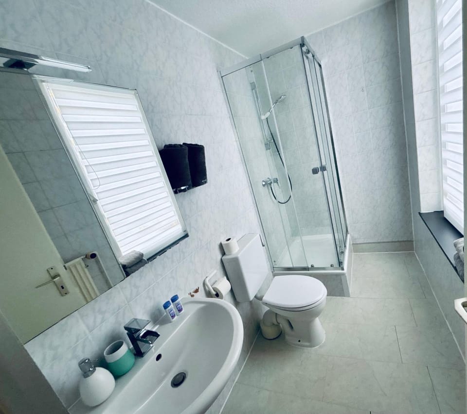 Shower, towels