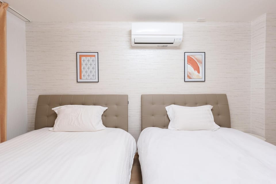 Bed, Photo of the whole room, Bedroom, air conditioner