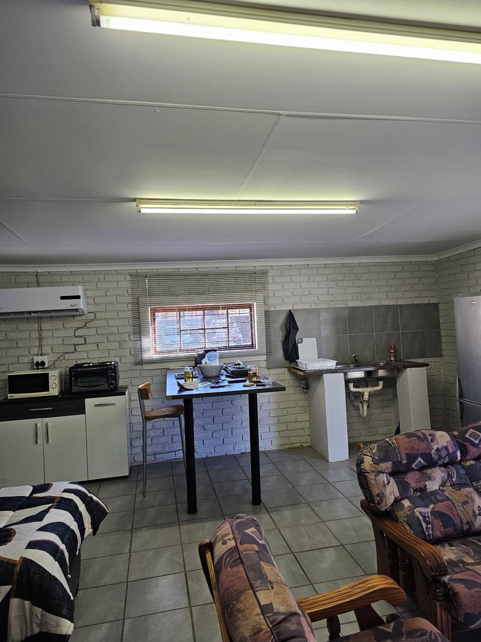Bed, Kitchen or kitchenette, Living room, Dining area, oven, stove