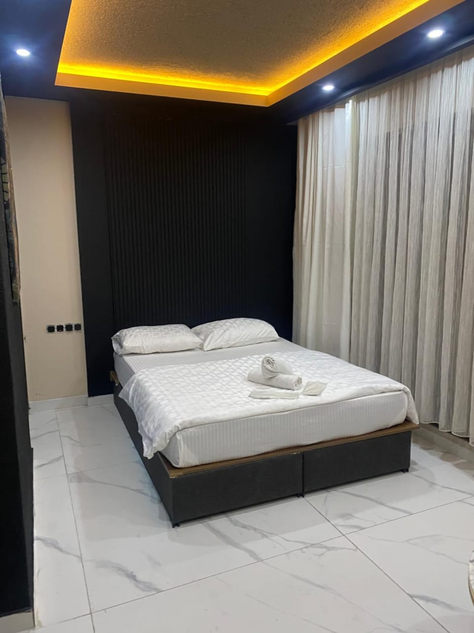 Bed, Photo of the whole room, Bedroom, towels