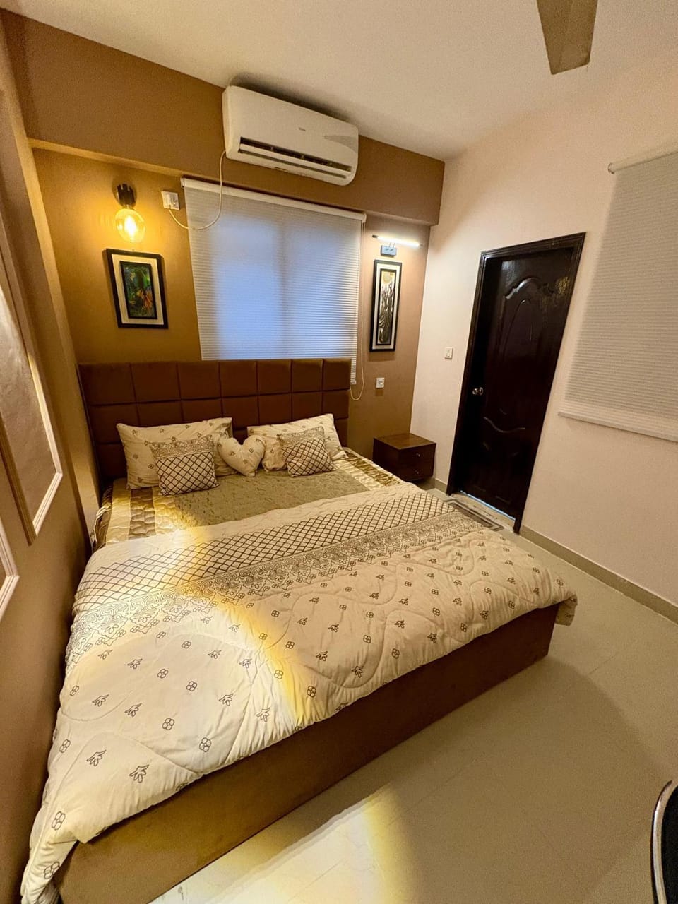 Bed, Photo of the whole room, Bedroom, air conditioner