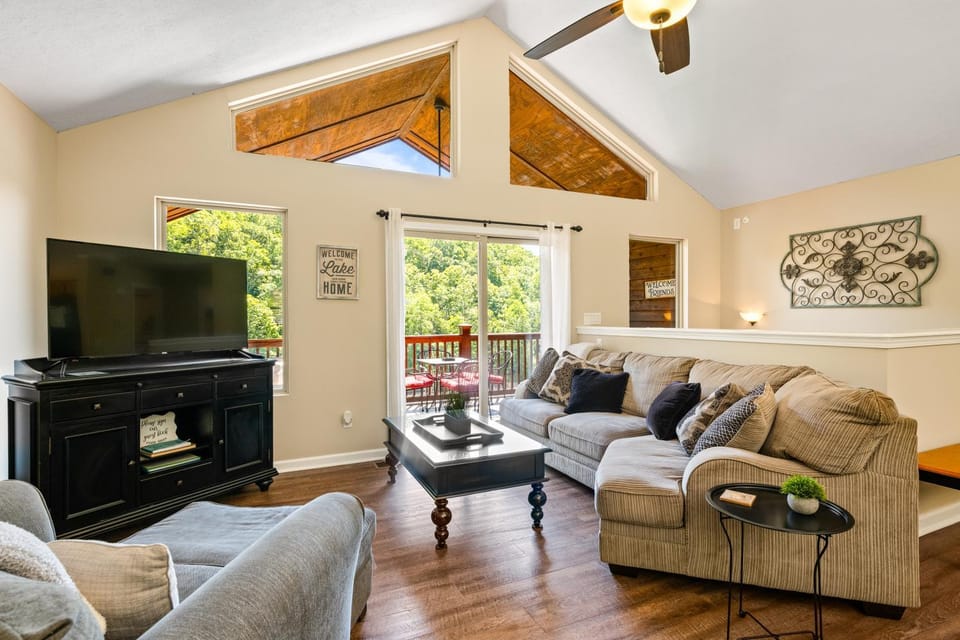 TV and multimedia, Living room, Seating area