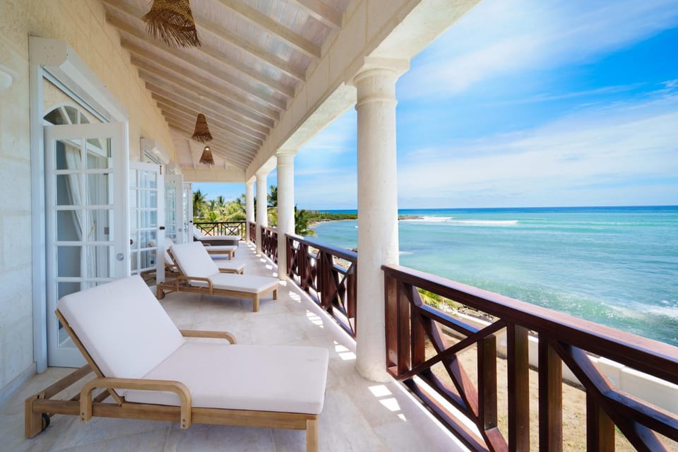 Day, Natural landscape, View (from property/room), Balcony/Terrace, Seating area, Beach, Sea view, sunbed