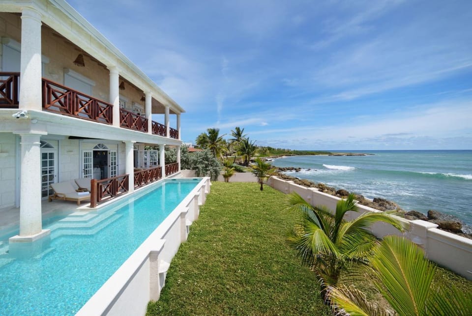 Property building, Day, Natural landscape, View (from property/room), Balcony/Terrace, Beach, Pool view, Sea view, Swimming pool