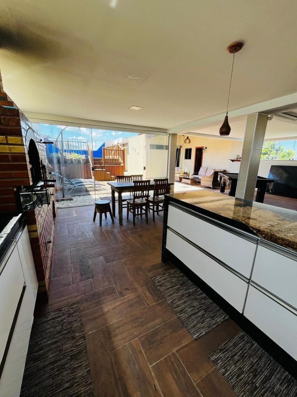 Kitchen or kitchenette, Dining area
