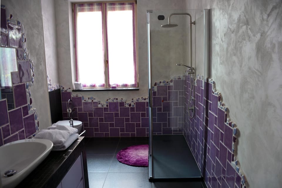 Shower, Toilet, Bathroom, towels