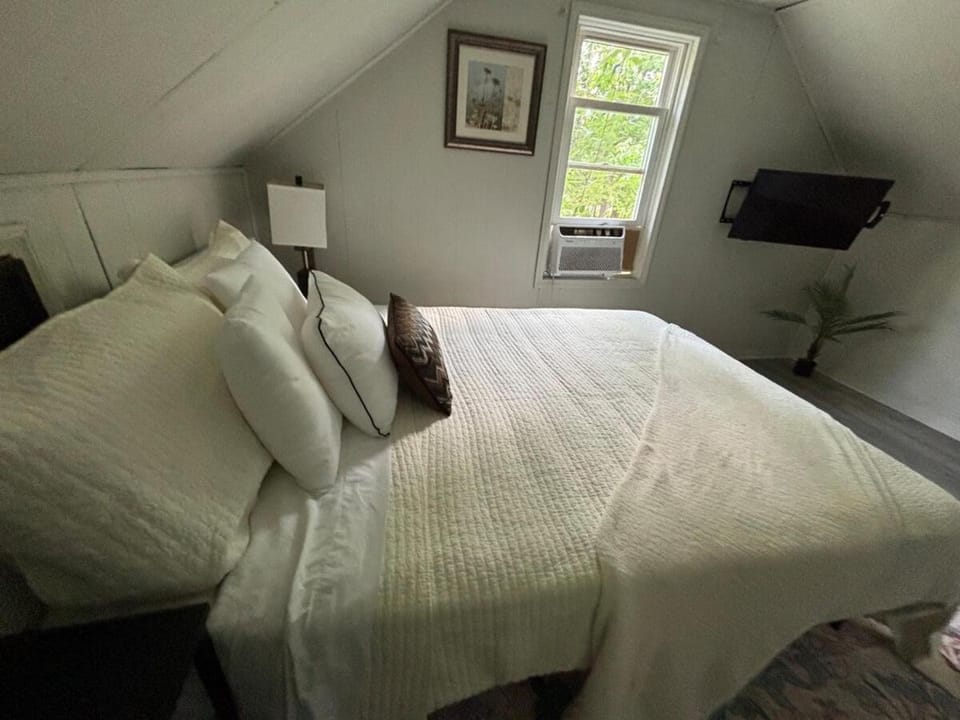 Great little house in Woodmere/Beachwood, Orange House in Beachwood