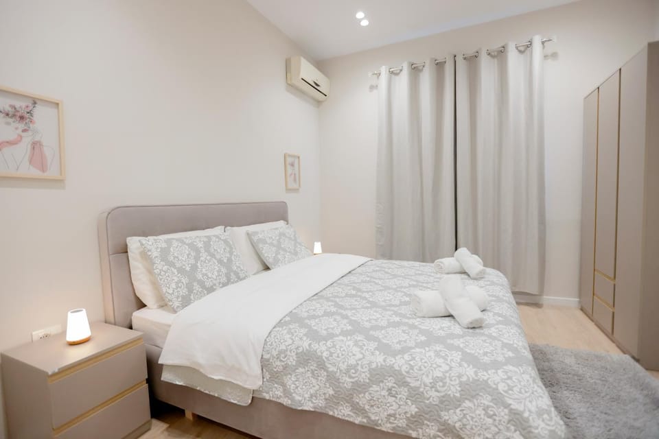 Bed, Bedroom, wardrobe, air conditioner