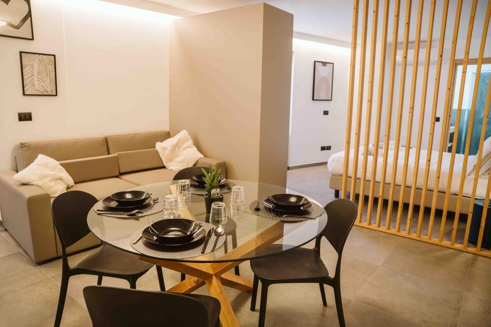 Seating area, Dining area