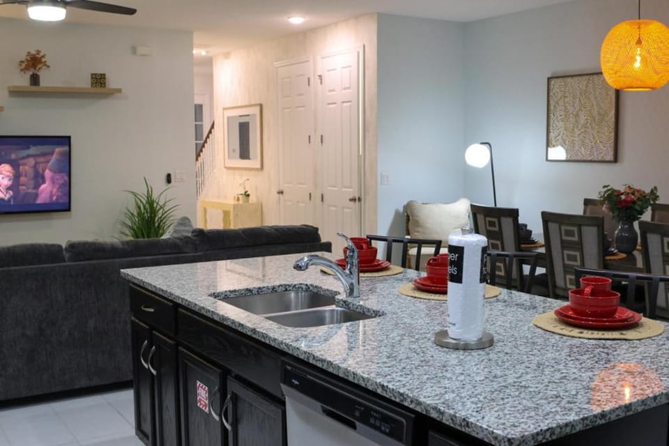 Modern Disney-Themed Home - Private Pool - PS5 Loft - 15 min from Disney House in Osceola County