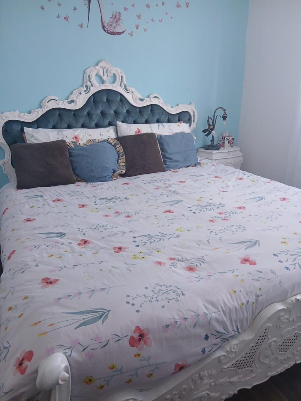 Bed, Photo of the whole room