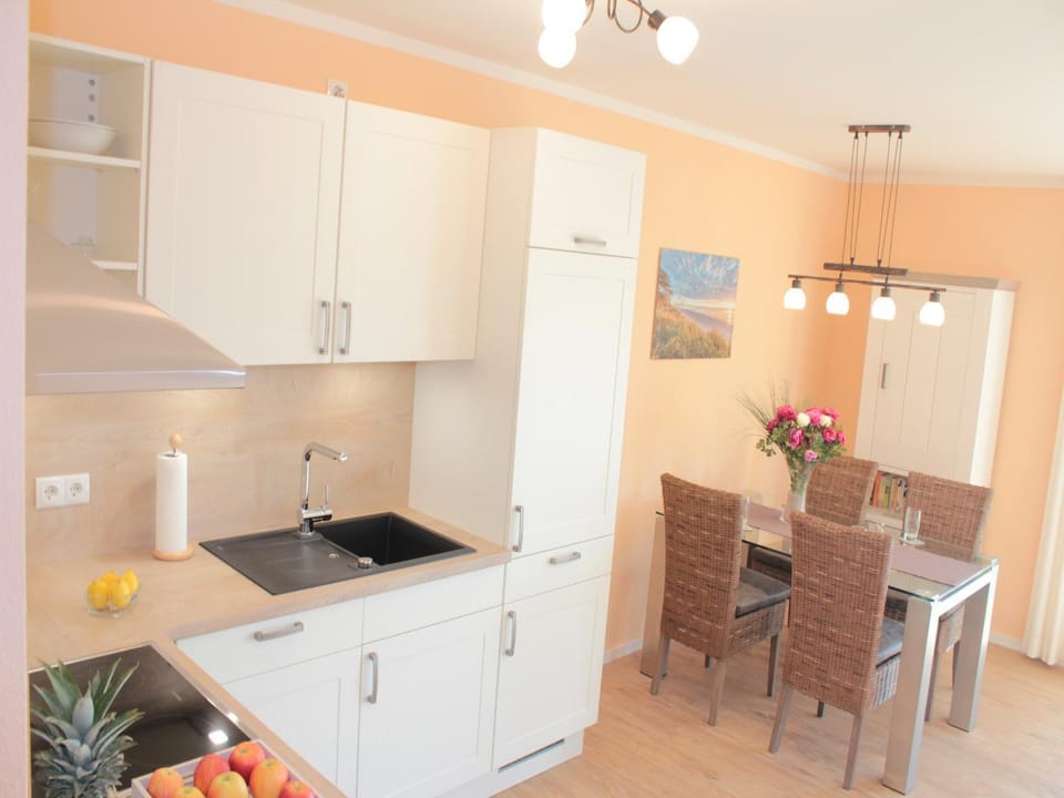 Dining area, kitchen