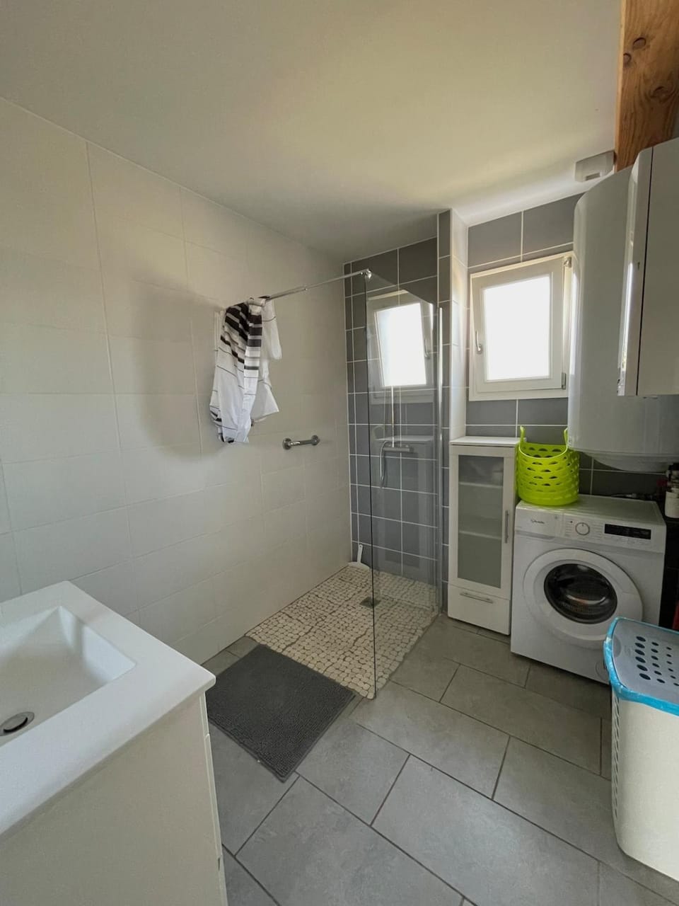 Shower, Bathroom, washing machine