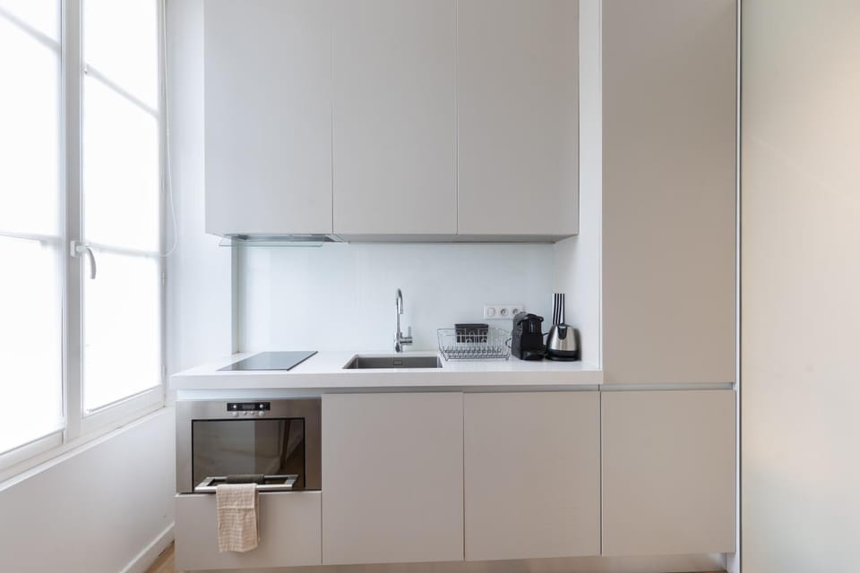 Coffee/tea facilities, oven, kitchen