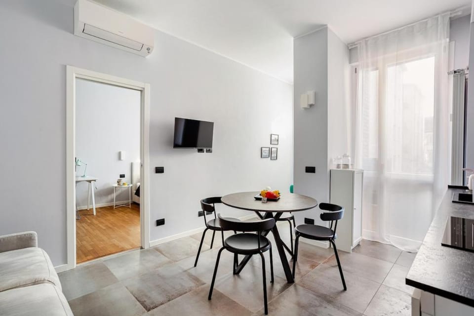 Communal lounge/ TV room, TV and multimedia, Living room, Seating area, Dining area, air conditioner