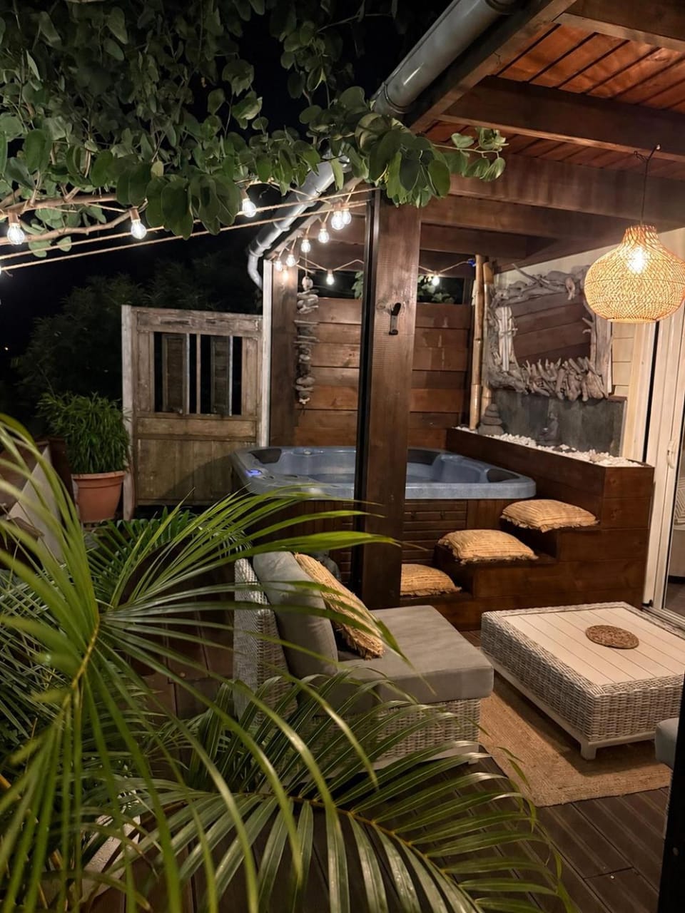 Zot Ek l'Océan, Jacuzzi au coeur d'une cabane perchée entre ciel et mer Apartment in Saint-Leu