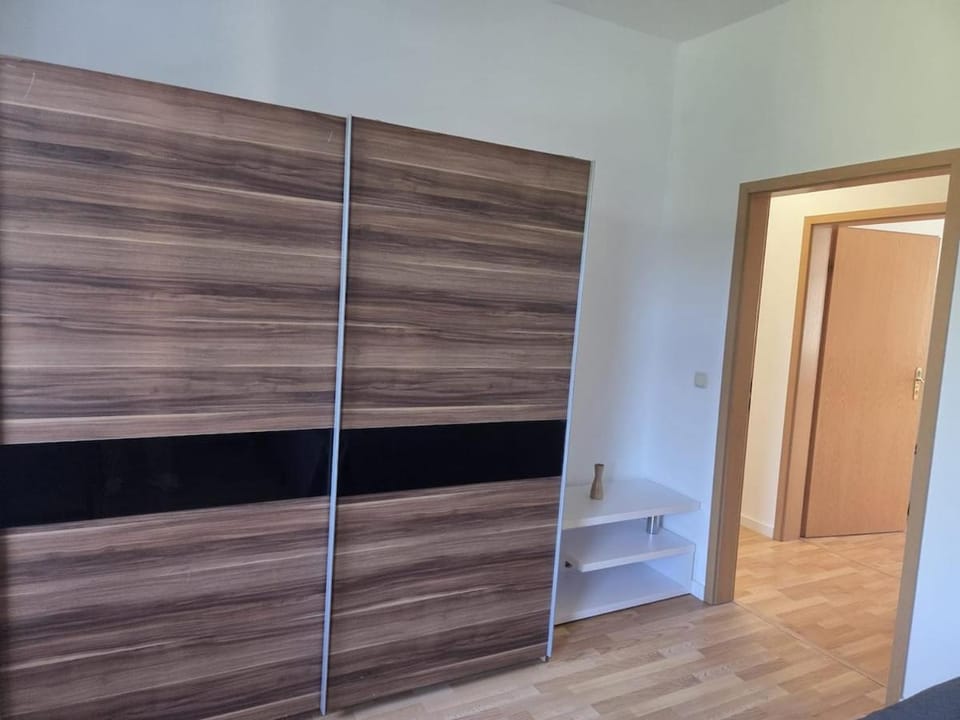 Große, moderne, helle Unterkunft mit Essküche all-in LTE Apartment in Gera