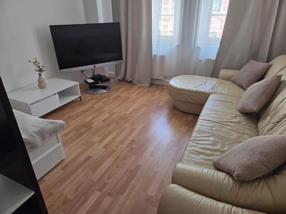 Große, moderne, helle Unterkunft mit Essküche all-in LTE Apartment in Gera