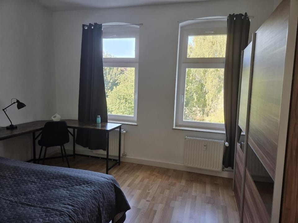 Große, moderne, helle Unterkunft mit Essküche all-in LTE Apartment in Gera