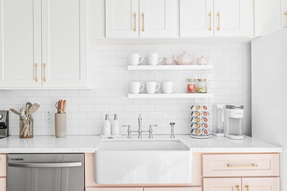 Kitchen or kitchenette, dishwasher