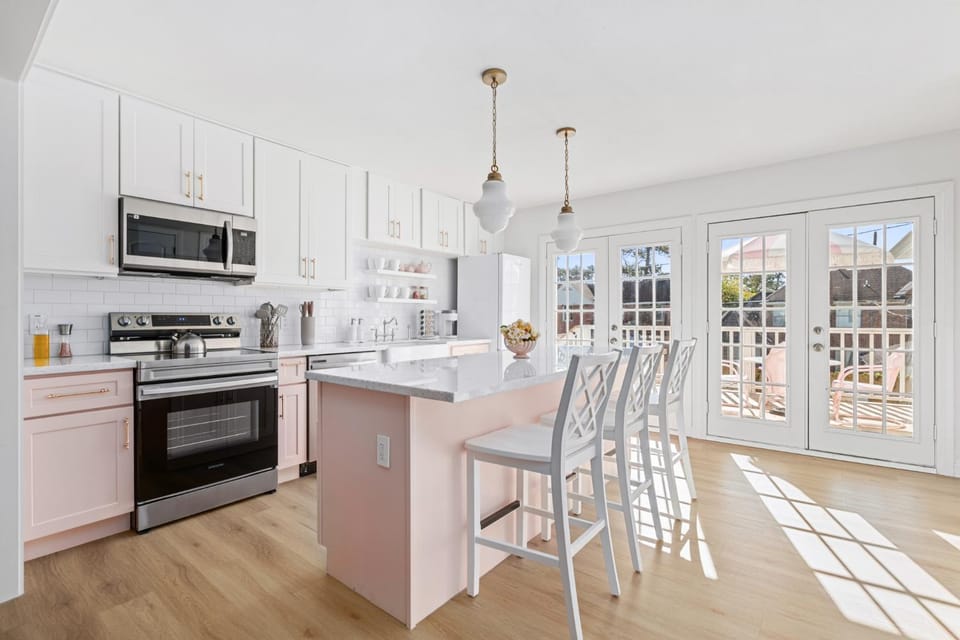 Kitchen or kitchenette, oven, stove